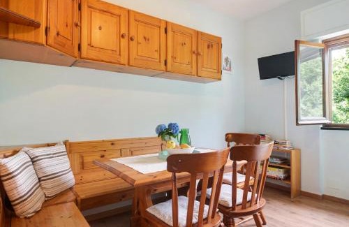 Moconesi Apartment | Relax at The Green Collina e Mare - Family-Friendly Retreat