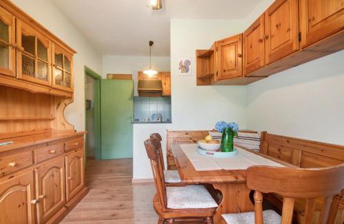 Moconesi Apartment | Relax at The Green Collina e Mare - Family-Friendly Retreat