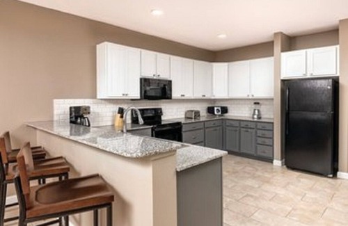 Marble Falls Resort | Experience Lakefront Bliss with Pool and Spa Amenities