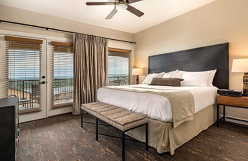 Marble Falls Resort | Experience Lakefront Bliss with Pool and Spa Amenities