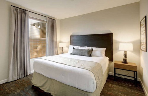 Marble Falls Resort | Experience Lakefront Bliss with Pool and Spa Amenities
