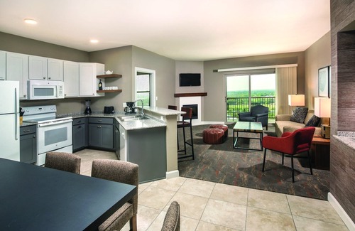 Marble Falls Resort | Experience Lakeside Bliss with Top Amenities and 10/10 Rating