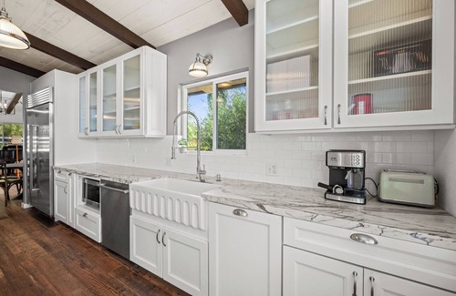 Fallbrook House | Enjoy the peaceful and relaxing time at windmill winery house!