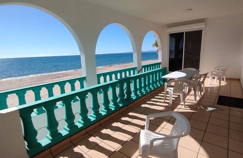 Bahia Kino House | Experience a Beach Getaway at Villa Crosby with Spa and Pets