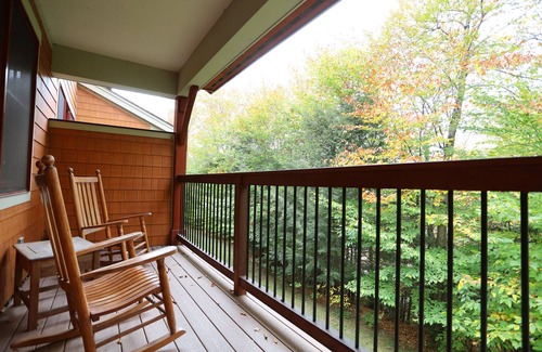 Lincoln Condo | Experience Summer at Loon Mountain with Spa & Hot Tub