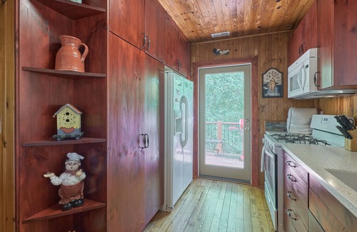 Sunset Cove Cottage | Wake Up to Lake Lure Sunrises in a Tranquil Setting