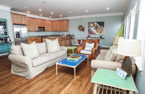 Historic Downtown Apalachicola Condo | Awaken to Breathtaking Sunrises on the Apalachicola River