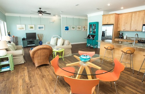 Historic Downtown Apalachicola Condo | Awaken to Breathtaking Sunrises on the Apalachicola River
