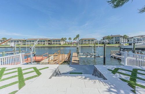 Flor-a-mar House | Discover a Hidden Gem: Kayak Adventure Awaits You!