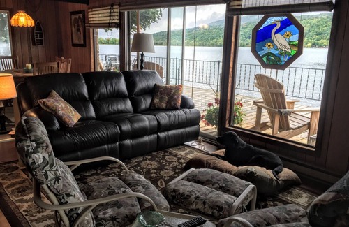 Middlesex Cottage | Tranquil Lakefront Getaway with Spa & Family-Friendly Perks