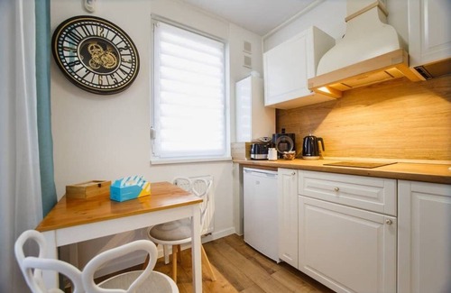 Oradea Apartment | Explore Central Oradea: Family-Friendly & Accessible Stay