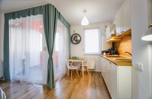 Oradea Apartment | Explore Central Oradea: Family-Friendly & Accessible Stay