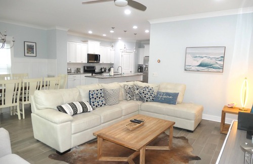 Folly Field House | Ideal Getaway with Heated Pool, Spa & Ocean Views