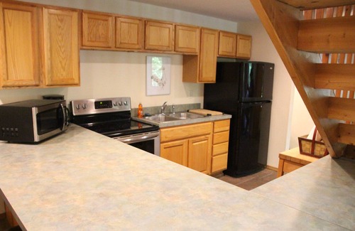 Athelstane Cabin | Family-Friendly Retreat with River Views and Kitchen Access