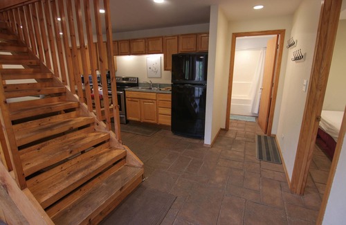 Athelstane Cabin | Family-Friendly Retreat with River Views and Kitchen Access