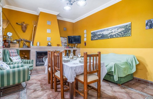 Setenil de las Bodegas House | Relax in a Inviting Vacation Home with Pool and Spa