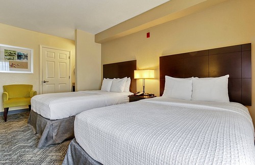 Florida Central Atlantic Coast Hotel | Family-Friendly Hotel Near SeaWorld with Pool & Breakfast