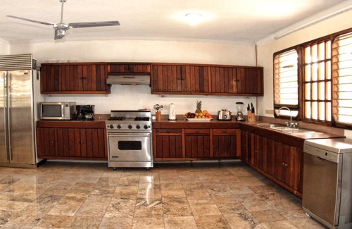 Isla Mujeres House | Private Beachfront Retreat with Ocean Views & Spa Amenities