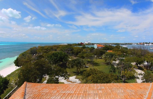 Isla Mujeres House | Private Beachfront Retreat with Ocean Views & Spa Amenities