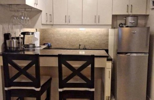 Las Pinas Condo | Discover Comfort in Manila: Elegant Condo with Fiber WiFi