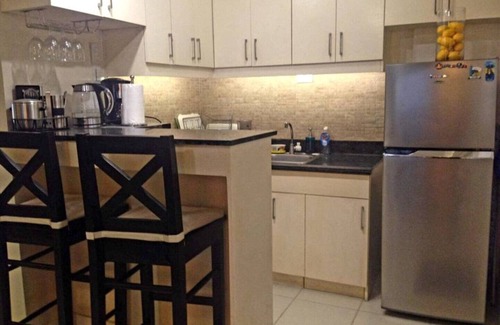 Las Pinas Condo | Discover Comfort in Manila: Elegant Condo with Fiber WiFi