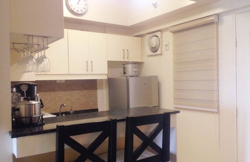 Las Pinas Condo | Discover Comfort in Manila: Elegant Condo with Fiber WiFi