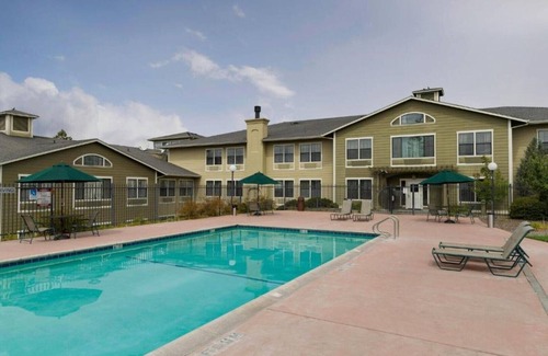Sebastopol House | Experience Comfort at Suites Santa Rosa Sebastopol