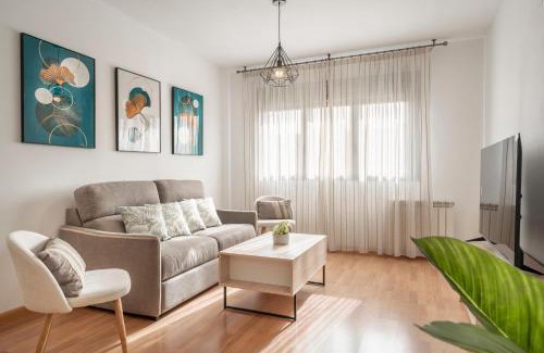 Figares Apartment | Discover EnjoyGranada EMIR 4C with Pool & Family Amenities