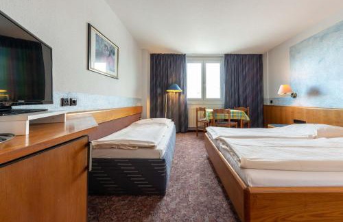 Korntal-Munchigan Hotel | Discover Hotel Garni Korntal Stuttgart with Family-Friendly Perks