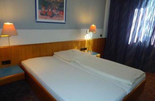 Korntal-Munchigan Hotel | Discover Hotel Garni Korntal Stuttgart with Family-Friendly Perks