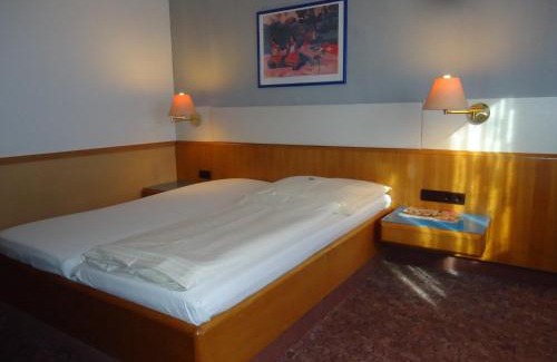 Korntal-Munchigan Hotel | Discover Hotel Garni Korntal Stuttgart with Family-Friendly Perks