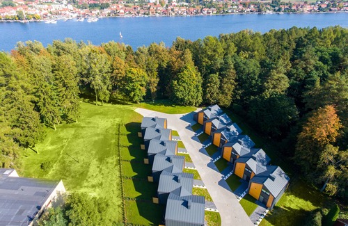 Mikolajki Cabin | Pet-Friendly Enklawa Mikołajki with Oceanfront Views