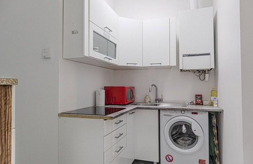 Simmering Apartment | Budget-Friendly 5BR Shared Apartment Near Enkplatz U3