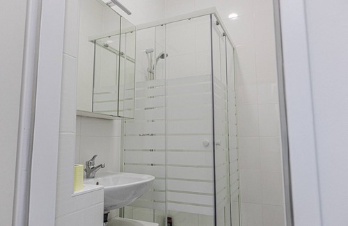 Simmering Apartment | Budget-Friendly 5BR Shared Apartment Near Enkplatz U3