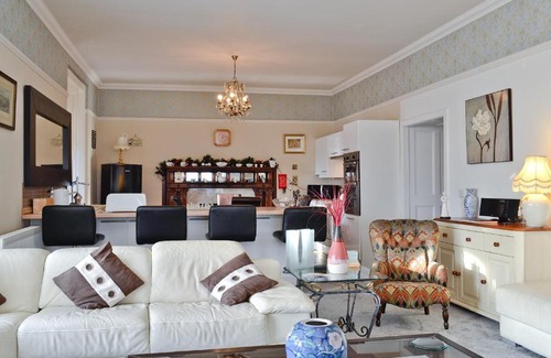 Kilmun House | Guest Rated 10/10 at Enmore Beach House with Pet-Friendly Amenities