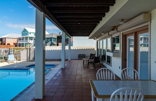 City-by-the Sea House | Enormous luxury home with a private pool in City By The Sea with access to the I