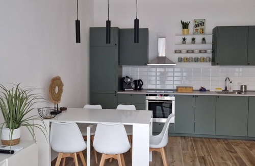 Lovere Apartment | Elegant Enrica Apartment near Lake with Free Parking