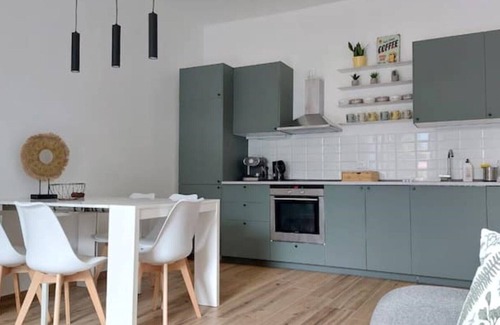 Lovere Apartment | Elegant Enrica Apartment near Lake with Free Parking