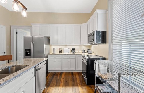 Frankfort House | Enriched with history & tradition is where you will find Capitol Walk
