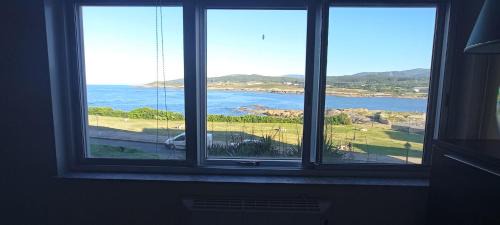San Cibrao Apartment | Pet-Friendly EnSAN CIPRIÁN with Private Beach & Ocean View