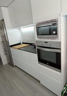 San Cibrao Apartment | Pet-Friendly EnSAN CIPRIÁN with Private Beach & Ocean View