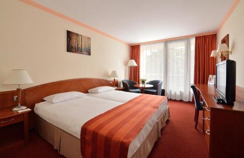 Sarvar Hotel | Relaxing Retreat at Ensana Thermal Sárvár - 4-Star Getaway