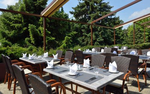 Sarvar Hotel | Relaxing Retreat at Ensana Thermal Sárvár - 4-Star Getaway