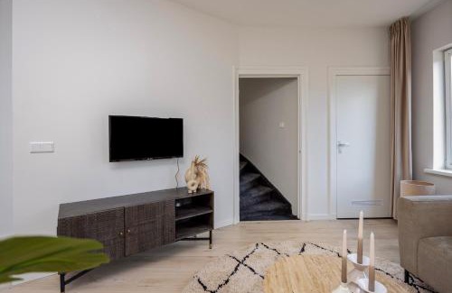 Lasonder-Zeggelt Apartment | Family-Friendly Getaway at Enschede91 with High Ratings