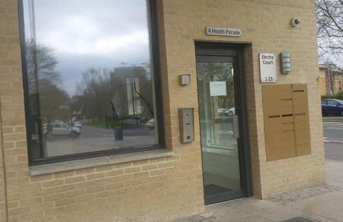 Whittington House | Comfortable Ensuite Double Room in Colindale, London