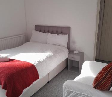 Sketty House | Budget-Friendly Ensuite Room in Sketty R8 Awaits You