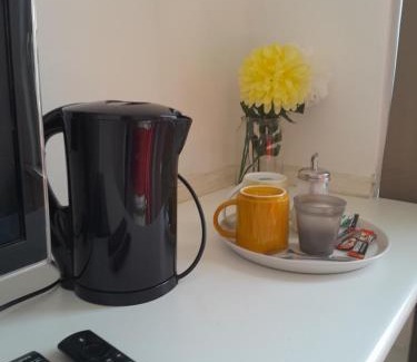 Sketty House | Budget-Friendly Ensuite Room in Sketty R8 Awaits You
