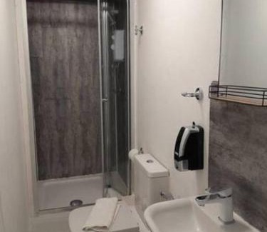 Sketty House | Budget-Friendly Ensuite Room in Sketty R8 Awaits You