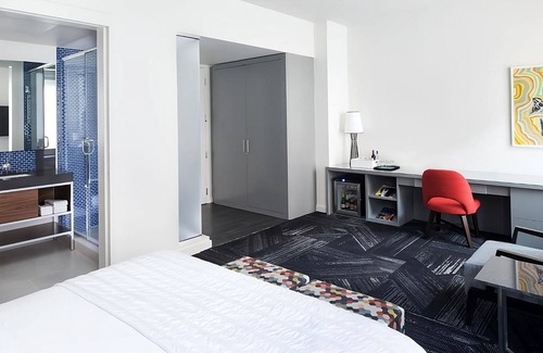 Downtown Minneapolis Hotel | Experience Comfort & Memorable Moments Near Bakken Library
