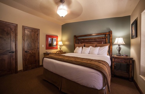 Zion National Park South Entrance Hotel | Experience Comfort and Fun with Pool Near Sorella Gallery